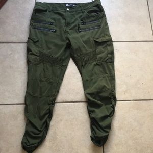 Green LrSCOOP pants